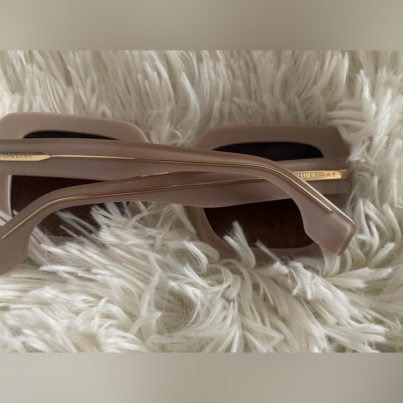 Burberry Sunglasses - Picture 6 of 8